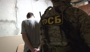 У Криму знову обшукують будинок кримських татар: забрали чоловіка