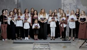 Український кліп “Плакала” за два дні набрав мільйон переглядів. Чому вважаємо його феміністичним?