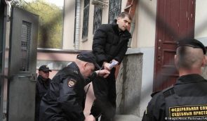 Звільнений із російської в’язниці Олександр Костенко прибув до України