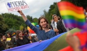 Конституційний суд Румунії визнав гомосексуальні пари сім’ями