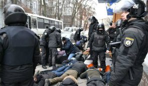 Поліцейське свавілля чи не зовсім мирний протест: хто і як порушував закон у суботу на Подолі