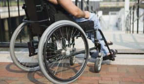 “Київпастранс” розповів, чому в місті не працює жоден з підйомників для людей з інвалідністю