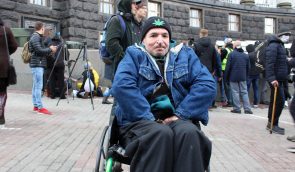 Військовий, школярка, люди з інвалідністю: хто і чому вийшов на “Конопляний марш”