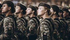 Порошенко підписав закон про рівні права жінок та чоловіків у армії