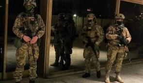 Активістів руху “Хто замовив Катю Гандзюк?” затримали біля морвокзалу Одеси. Поліція пояснює чому