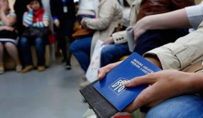 Відтепер неповнолітні кримчани можуть не чекати місяць на український паспорт