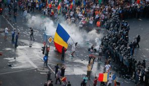 У Румунії тривають антикорупційні протести, демонстранти розбивають намети