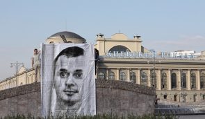 У Москві розгорнули банер із Сенцовим