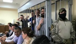 Суд Москви продовжив арешт усім полоненим морякам до осені
