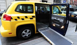 У Харкові таксі запустило послугу для людей з інвалідністю