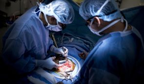 Лікарі з районної лікарні вперше трансплантували нирку
