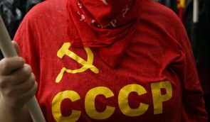 Депутати Європарламенту також закликали Amazon вилучити товари із символікою СРСР
