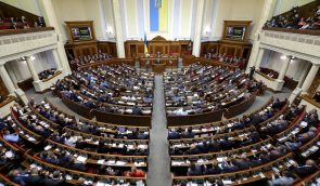 Найнижчий рівень довіри в Україні мають президент, уряд і парламент – опитування
