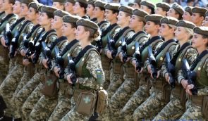 Щоб не тільки на параді: Геращенко виступила за рівні можливості для жінок у армії