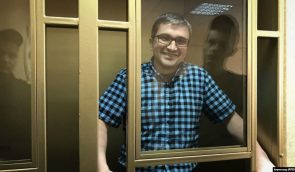 Російська прокуратура просить шість років колонії для кримського блогера Мемедемінова