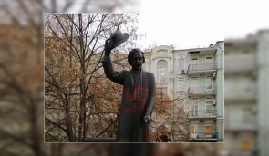 У Києві вандали розписали свастикою пам’ятник Шолом-Алейхему