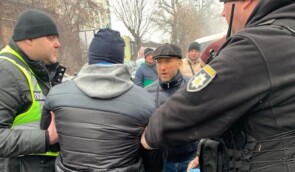 У Києві поліція разом з міграційною службою шукала “нелегалів” на виході з мечеті