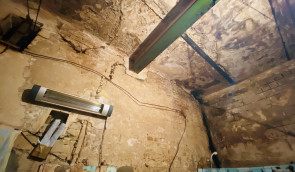 У Київському СІЗО в’язні сплять по черзі в приміщеннях без шибок, закриваючи вікна ковдрами