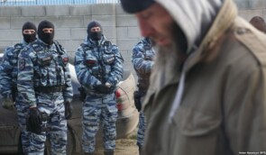 У Криму кільком активістам вручили застереження про “неприпустимість несанкціонованих акцій”