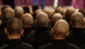 У колонії на Харківщині з в’язнів, які скаржилися на катування, вибивають відмови