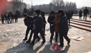 У Бішкеку Марш за права жінок зірвали його противники, але міліція затримала учасниць