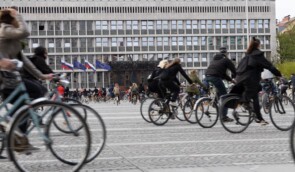 У столиці Словенії велосипедисти влаштували акцію проти карантинних обмежень