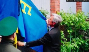 В крымских школах запретили поднимать крымскотатарский флаг – “Крым SOS”