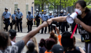 Тисячі людей вийшли на протест після смерті афроамериканця внаслідок дій поліцейського