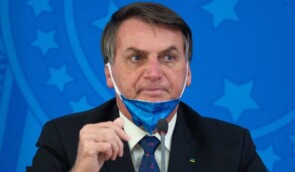 Суд зобов’язав президента Бразилії, який заперечує коронавірус, носити маску