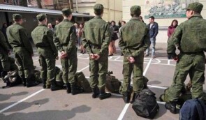 У Криму “поліція” затримала двох кримчан за “ухилення від служби в російській армії”: чому це незаконно?