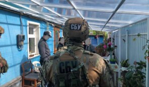 Поліцейські на Дніпропетровщині змушували людей продавати наркотики та зброю для підвищення показників