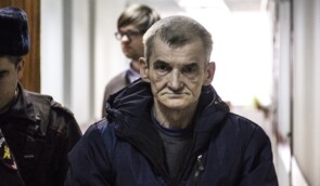 У Росії на три з половиною роки відправили до в’язниці голову регіонального “Меморіалу” Юрія Дмитрієва