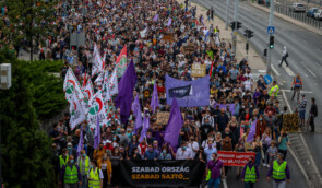 Тисячі людей протестували в столиці Угорщини проти втручання Орбана в роботу ЗМІ