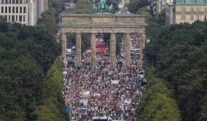 Німецький суд заборонив коронскептикам встановлювати намет у центрі Берліна