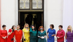 На знак протесту: польські парламентарки прийшли на інавгурацію Дуди в символіці ЛГБТ