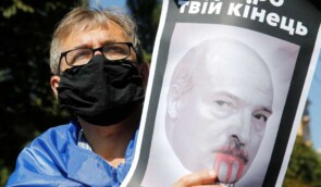 Десятки тисяч білорусів закликають гаазький суд порушити справу проти Лукашенка