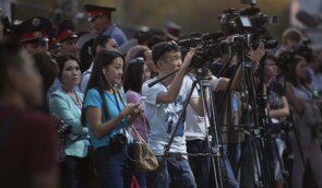 Владу Киргизстану закликають створити безпечні умови для роботи преси під час заворушень