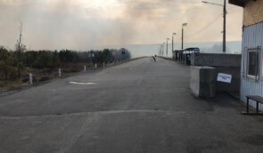 КПВВ “Станиця Луганська” тимчасово закрили: через пожежі там детонують боєприпаси