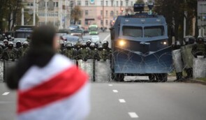 Багатотисячний мітинг у Мінську розганяли гумовими кулями та гранатами