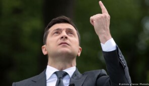 Менш ніж половина українців підтримують ідею Зеленського з опитуванням – “Рейтинг”