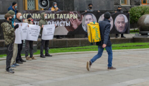 “42 роки в’язниці”: у Києві протестували проти вироку в кримській справі “Хізб ут-Тахрір”