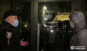 У Києві вдарили журналіста, який знімав ресторан, відкритий під час карантину