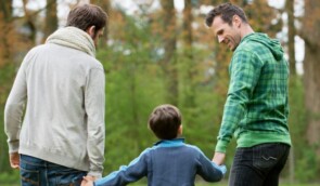 Угорський уряд пропонує заборонити ЛГБТ-людям усиновлювати дітей