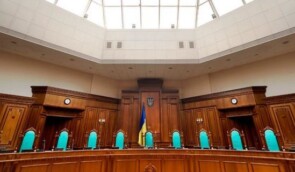 Нардепи закликали суддів КС подати у відставку