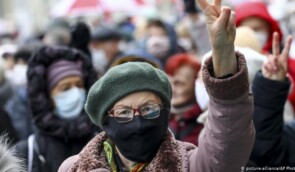 У Мінську силовики затримали близько сотні пенсіонерів, які вийшли на протест