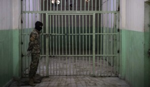 Бойовики змушують в’язнів на Донбасі шити маски з постільної білизни та мити камери без дезінфекторів
