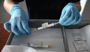 Вакцину від коронавірусу доставили у всі країни Євросоюзу