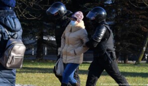 Протести в Білорусі: у неділю силовики затримали три сотні активістів та журналістів