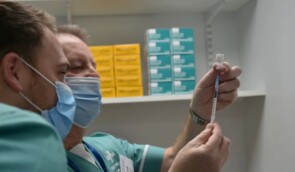 Чверть українців назвала процес вакцинації в країні жахливим
