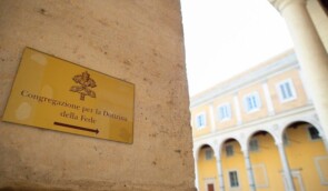 Ватикан заборонив своїм священникам благословляти одностатеві шлюби